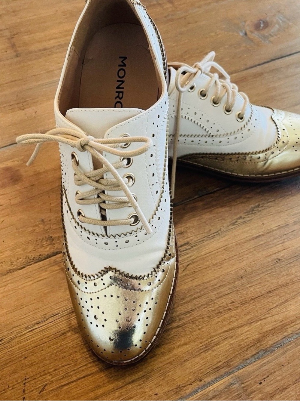 Monroe & Main women's Spectator  White and Gold Wingtip Oxford Shoes - size 6